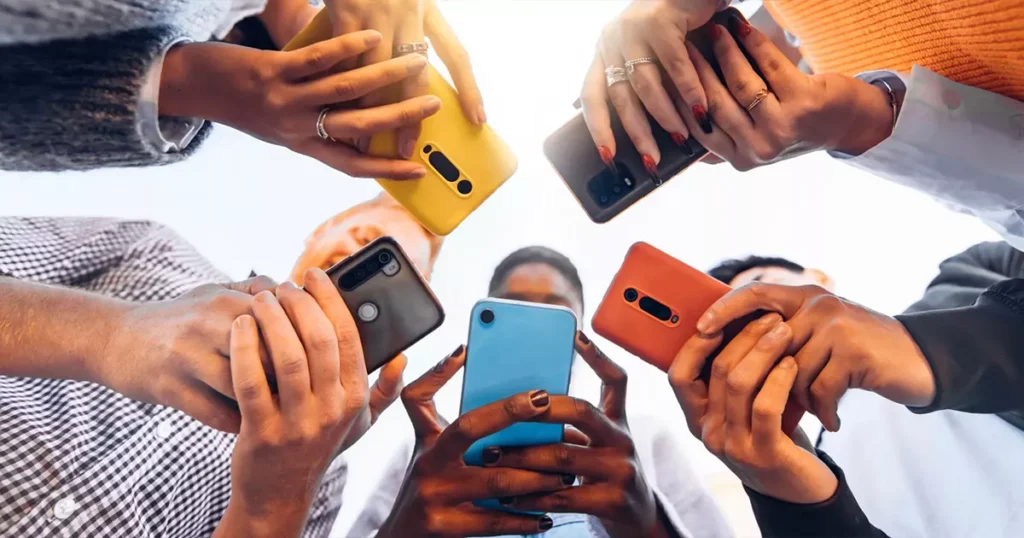 تاثیر استفاده از شبکه های اجتماعی و اینترنت بر سلامت روان انسان